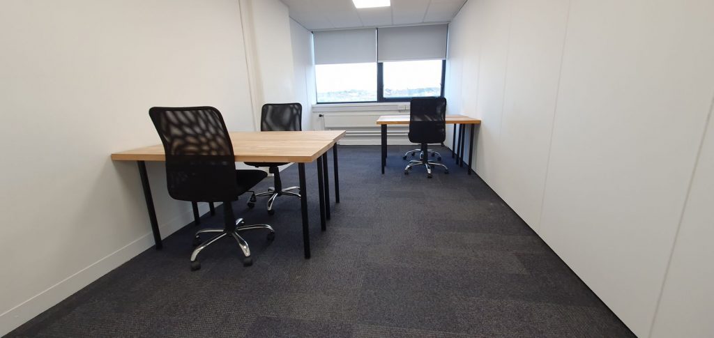 7 Desk office Space
