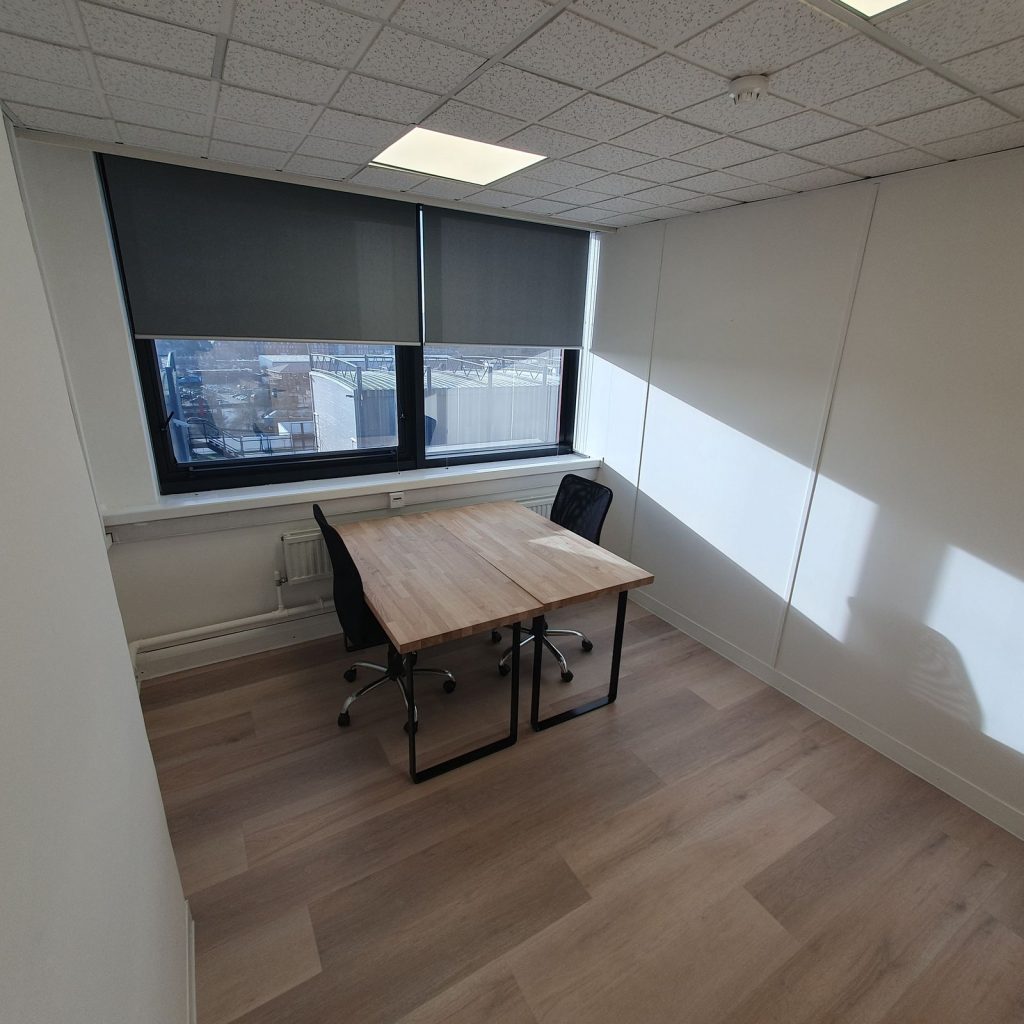 4 desks office