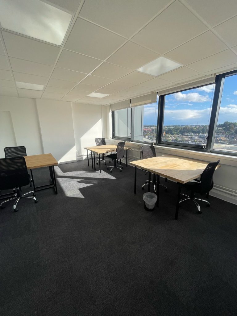 9 Desk office Space